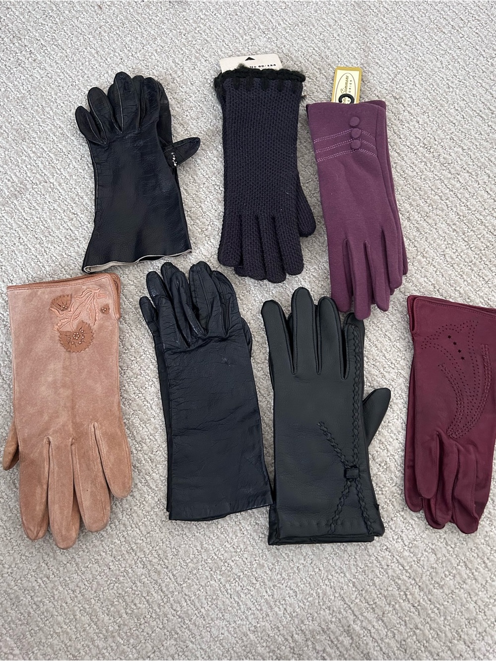 Lot of 7 Pair Vintage Ladies Gloves - 1 Suede, 4 Leather, 2 Knit Size 7
